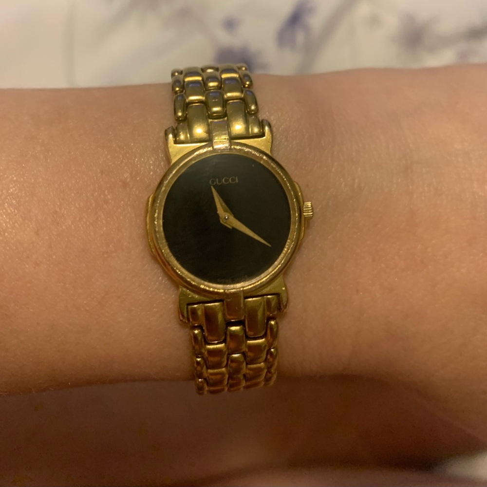 Authentic Vintage GUCCI 3400 watch, gold for woman